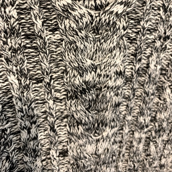 Gap Long Sleeve 100% Cotton Cable Knit Sweater - Picture 9 of 9